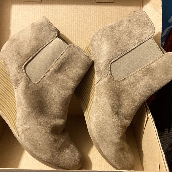 Merona Tan Suede Wedge Booties; Women’s Sz 7.5 ; Like New EUC - Picture 9 of 9
